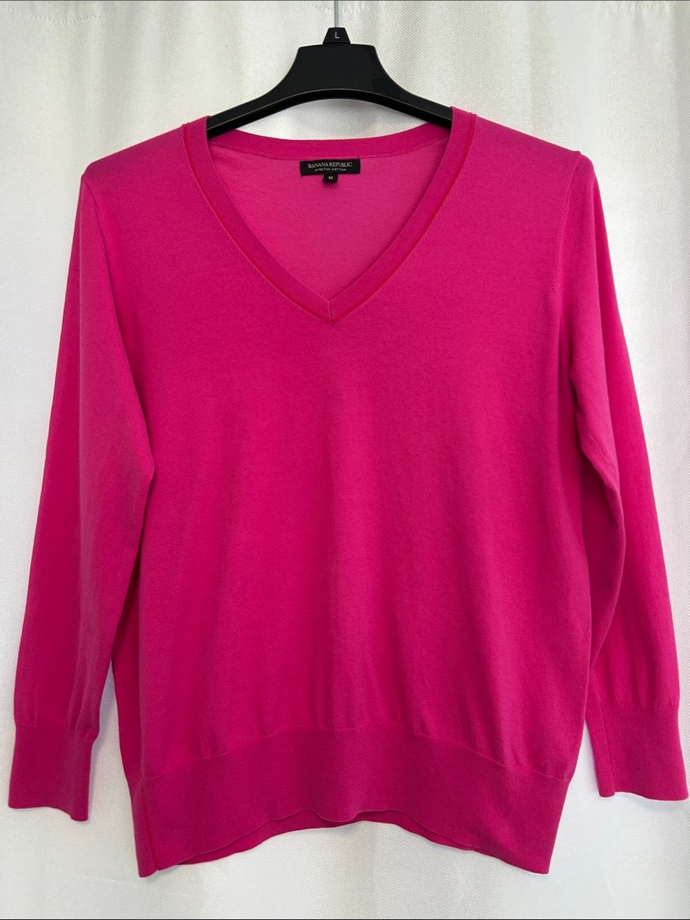 Banana Republic Women's V-Neck Sweater - Bright Fuchsia